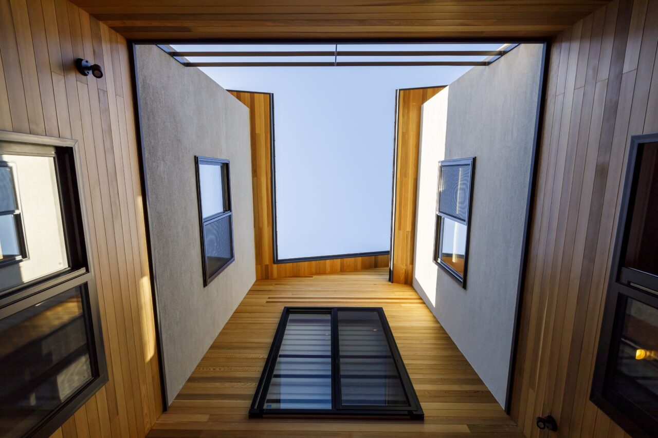 内と外が連続する開放的な空間設計