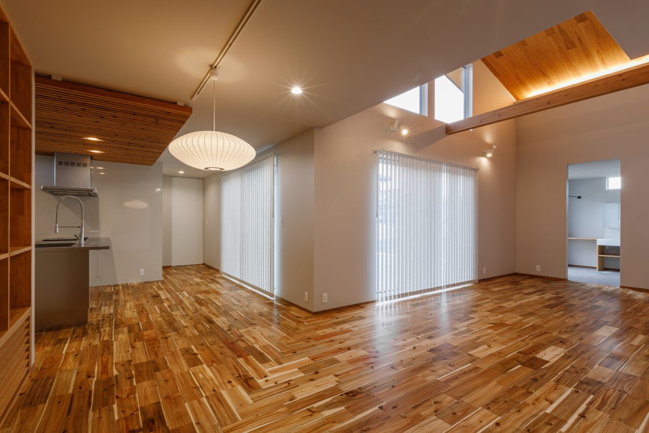 L字型配置の中庭のある注文住宅