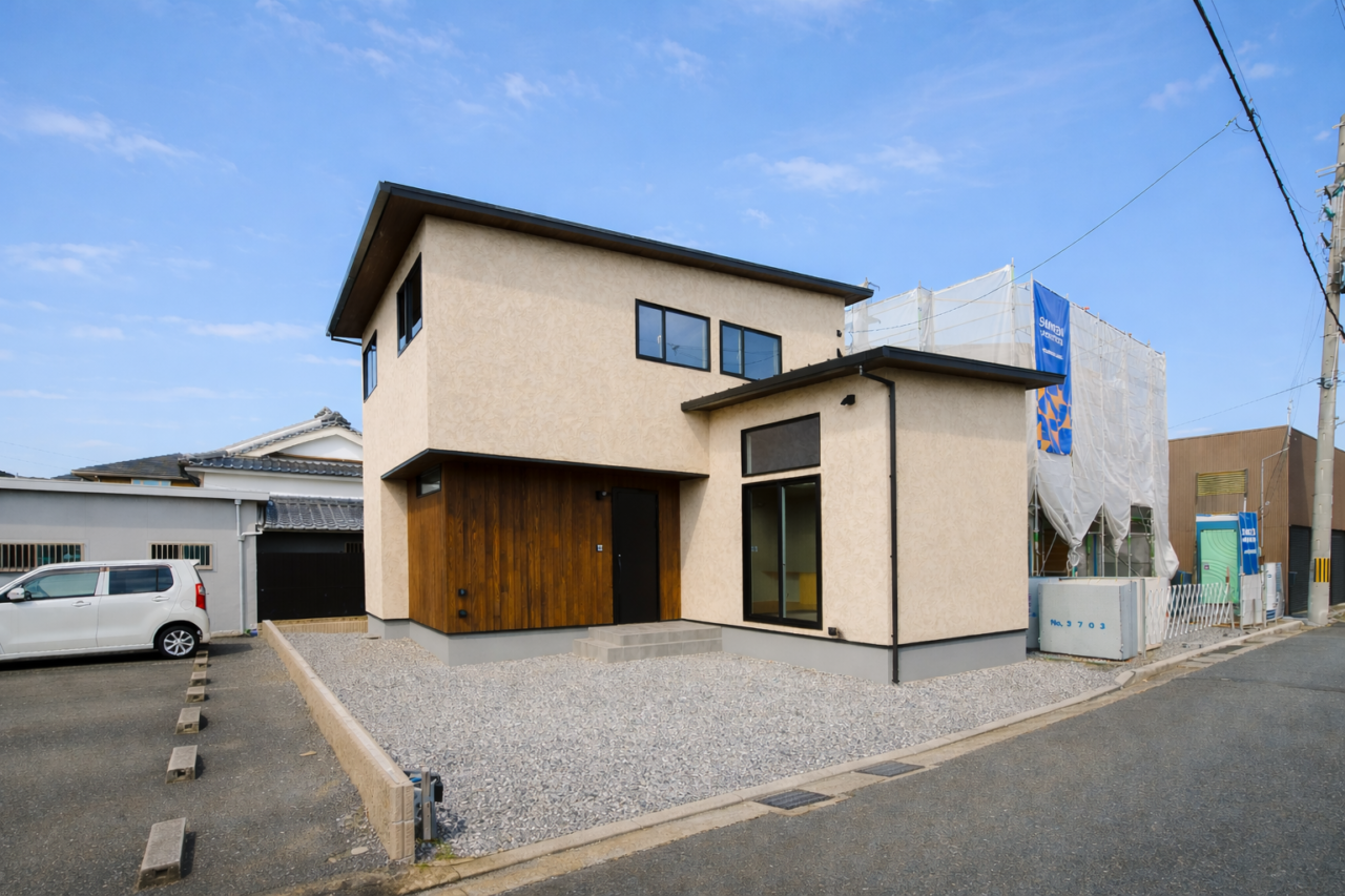 陽を包む家　そとん壁の外観デザイン　注文住宅