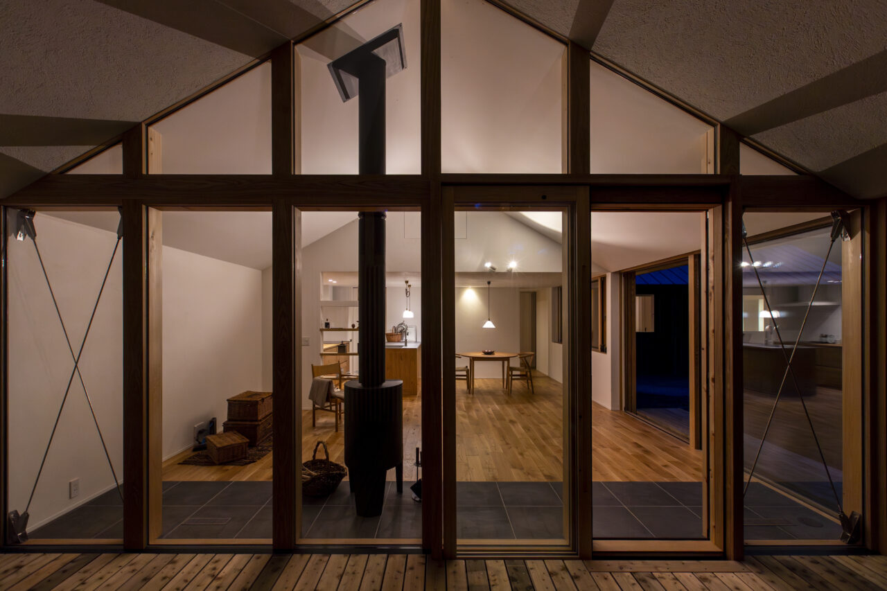 EEN 半屋外デッキ 内外一体の空間設計