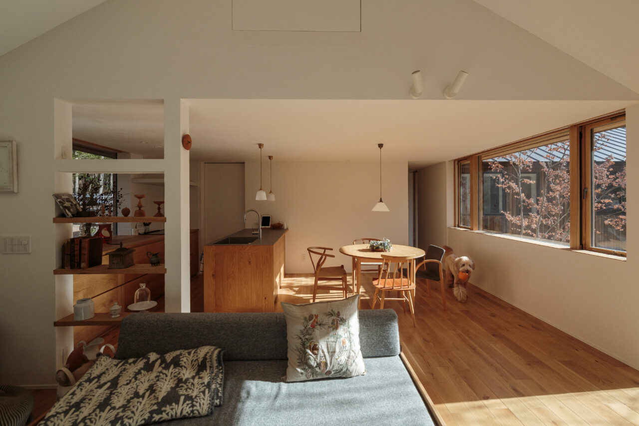 HUIZEN施工事例EEN　リビングダイニング　自然光がたっぷり入る空間