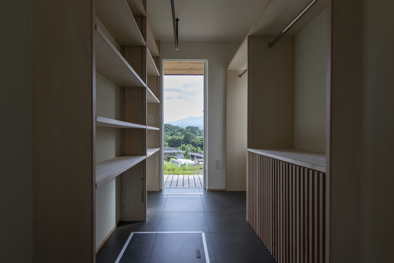 縁側と室内が連続する設計