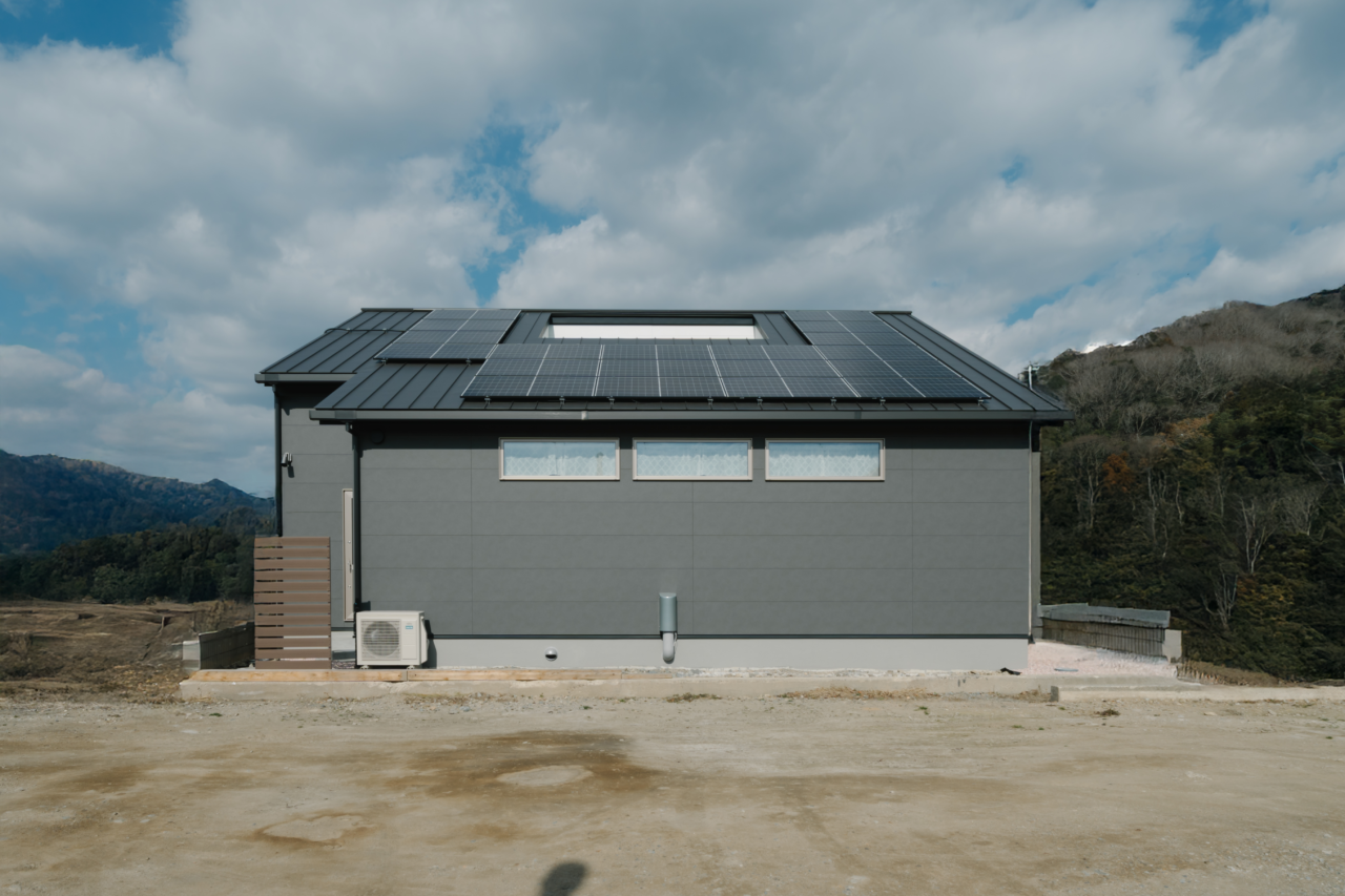 中庭を中心に設計されたSE構法の注文住宅外観