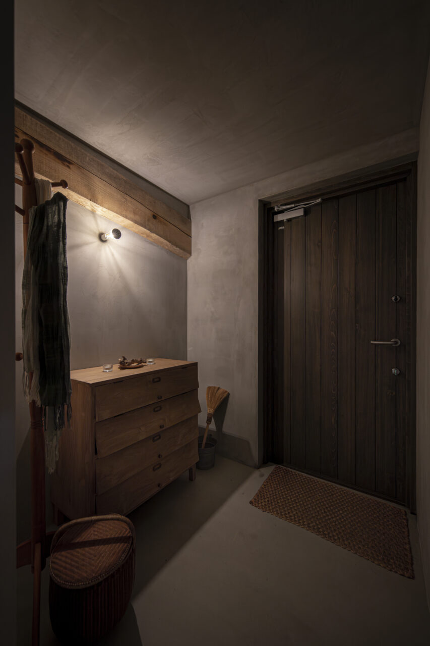 左官仕上げの温かみある玄関