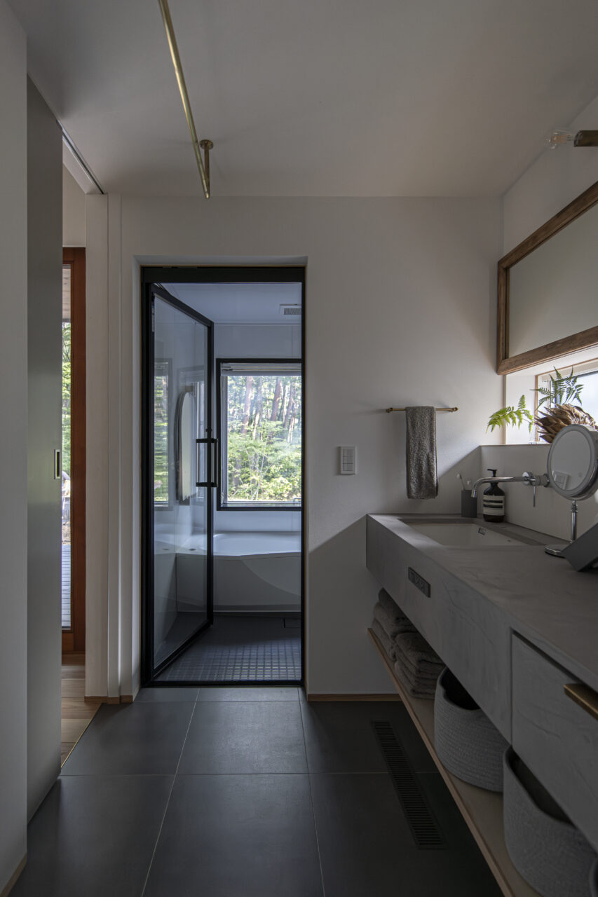 四季を取り込む洗面