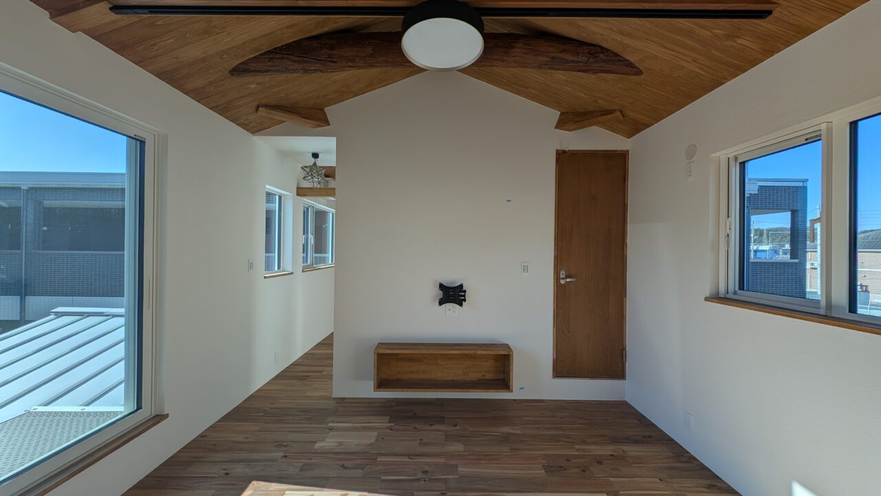 無垢材を使用したナチュラルな内装