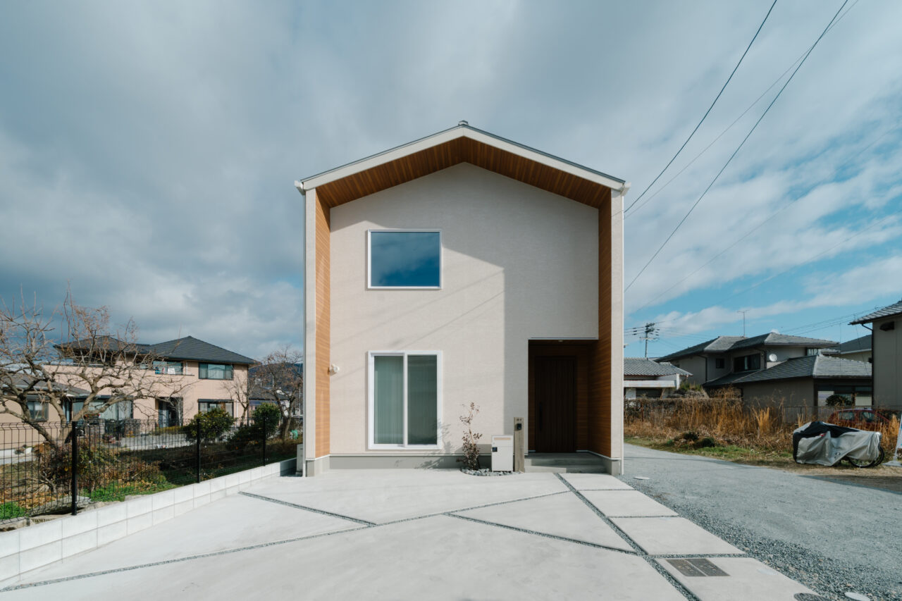 ナチュラル外観 白と木の注文住宅