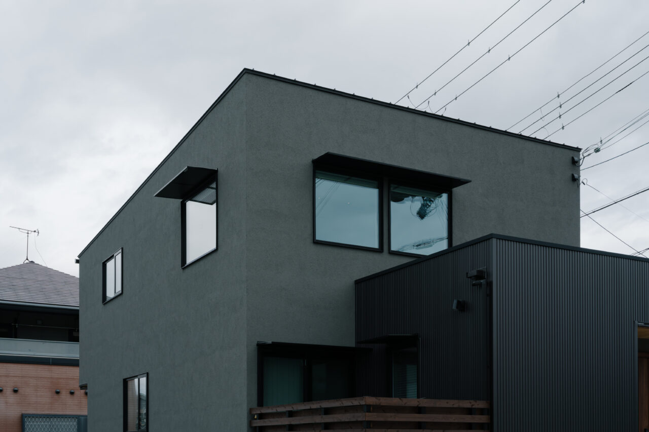 威風の家 分譲地で存在感のある外観デザイン