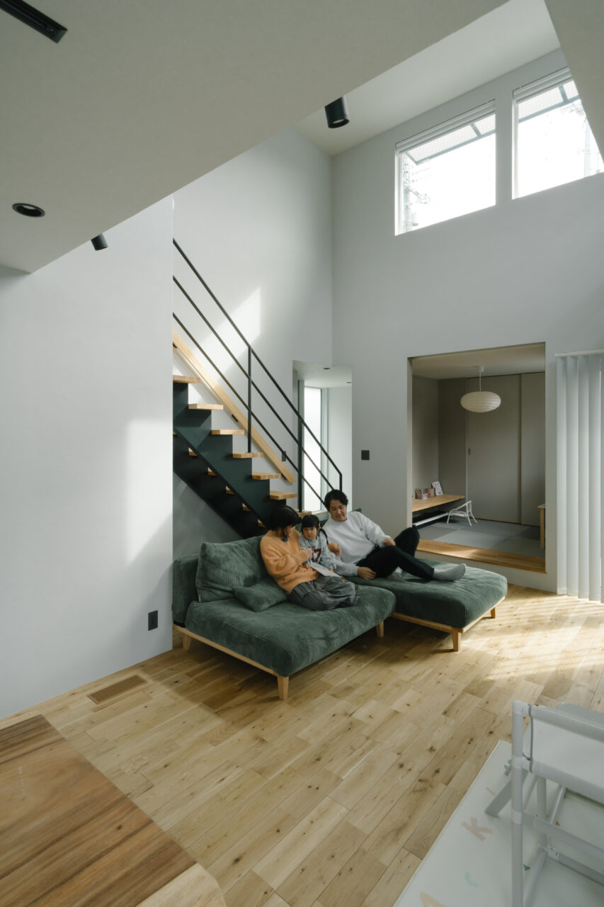 家族がつながる吹き抜け空間