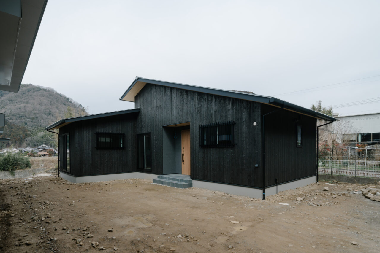 黒杉の家 焼杉外壁の注文住宅外観